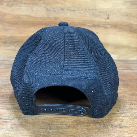 New Orleans Pelicans Mitchell & Ness NBA Snapback Adjustable Hat - Picture 3 of 6